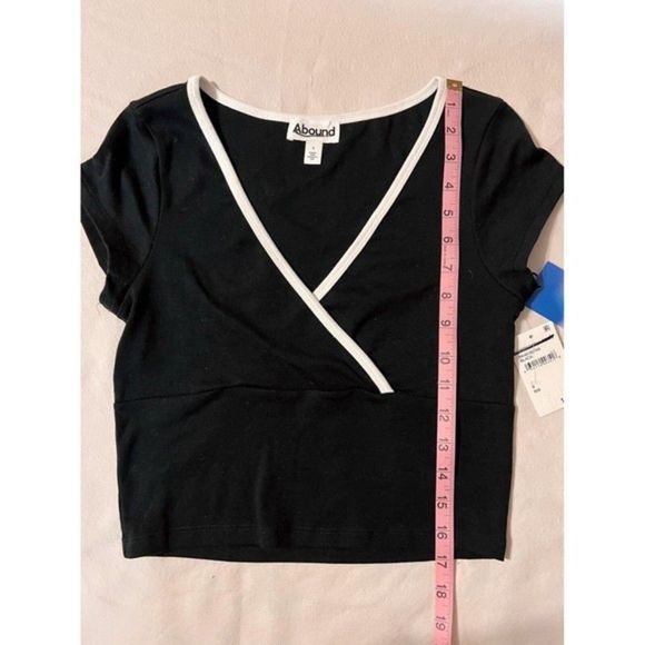 Abound Adult Top Small Black Short Sleeve Piped Surplice V Neck Crop Top Women's - Picture 6 of 6